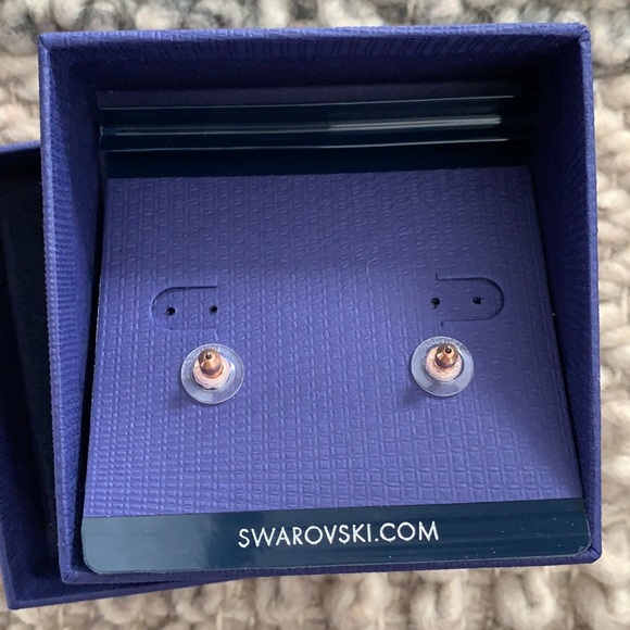NIB Swarovski Crystal Asymmetrical stud earrings in rose-gold-tone plated - Picture 4 of 4